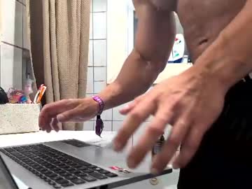pizza_biceps