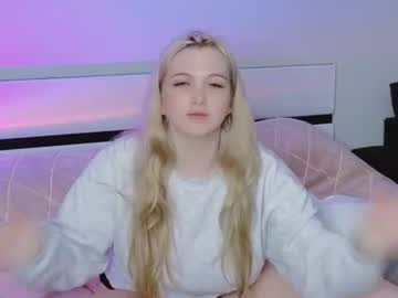 small_blondee