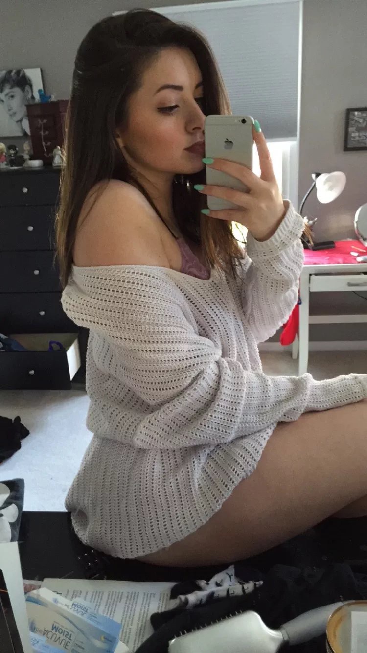 Brunettes — 34